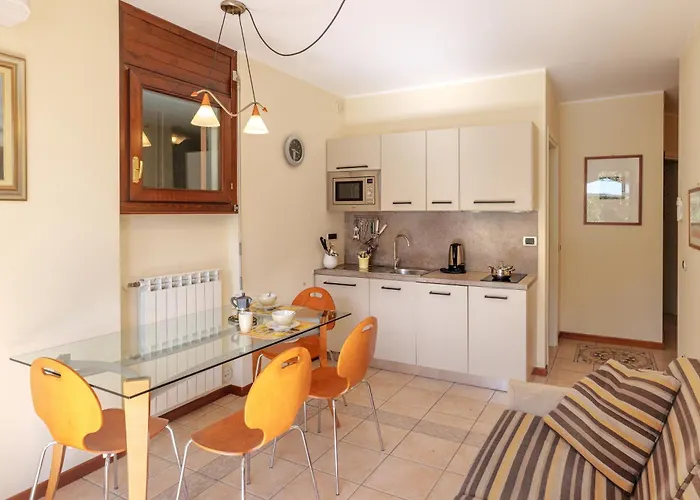 アパート Acqua ストレーザ